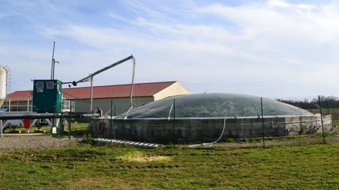 Le fonctionnement du premier dispositif de microméthanisation à la ferme d’Ovalie Innovation, à Barcelonne-du-Gers (Gers), a été validé. Le dispositif peut se déployer. © F. JACQUEMOUD